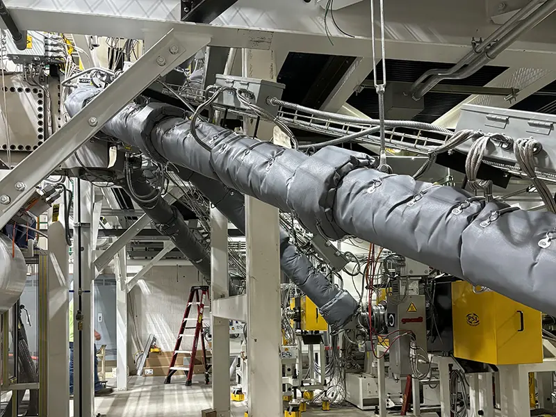 Removable insulation blanket covering pipe